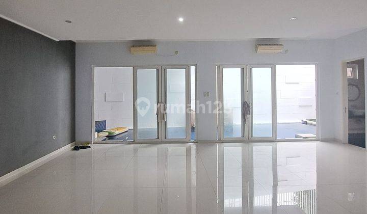 Rumah Shm Dengan Kolam Renang Pribadi Di Emerald Bintaro Jaya Sektor 9 2