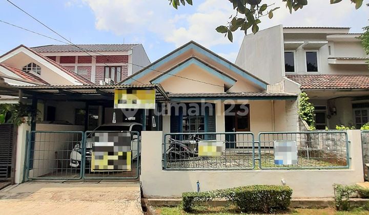 House With a Spacious Front and Back Garden in Bintaro Jaya Sector 5