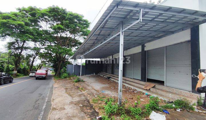 Spacious minimalist shophouse for sale in Baturiti 1