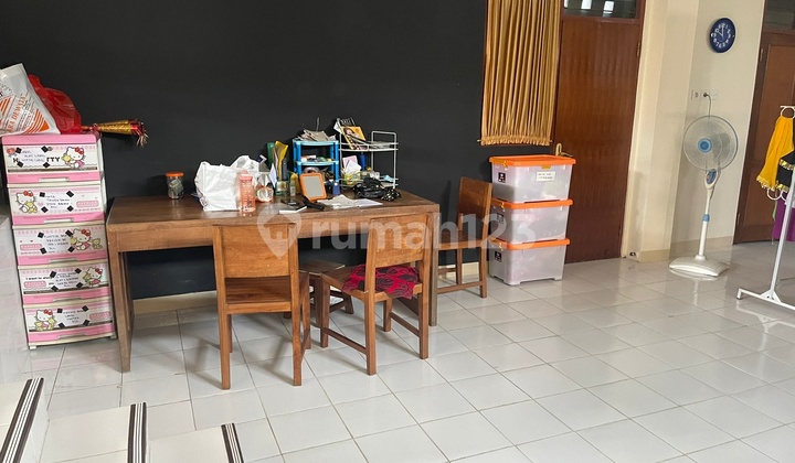 For Rent Fast Strategic 2-Story Shop House in Tabanan on Gunung Salak Street. 1