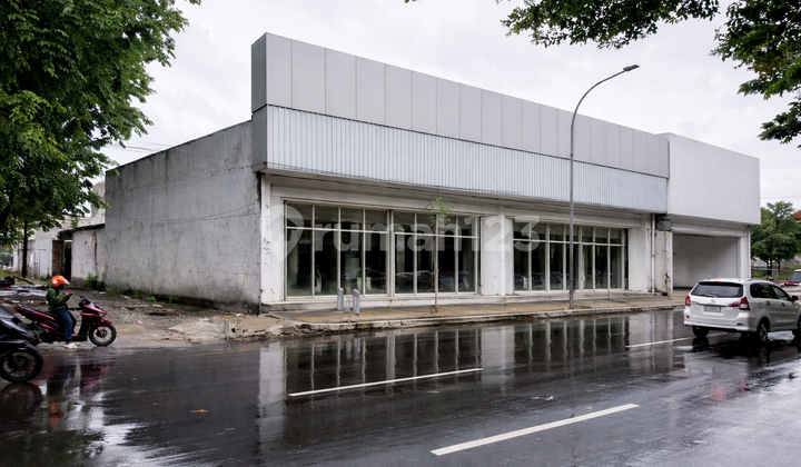 Commercial Warehouse Ex Showroom Premium Location Zero Main Road Manyar
