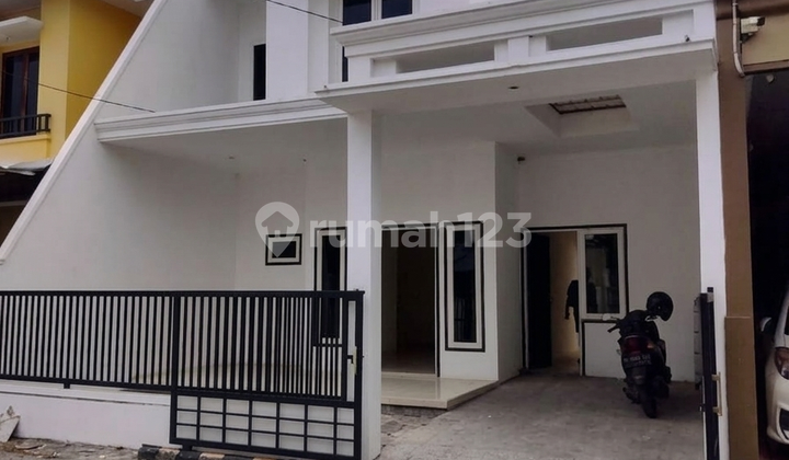 New 2-Story House Renovated Near UPN Campus & Merr 1 Gate System New 2-Story House Renovated Near UPN Campus & Merr 1 Gate System