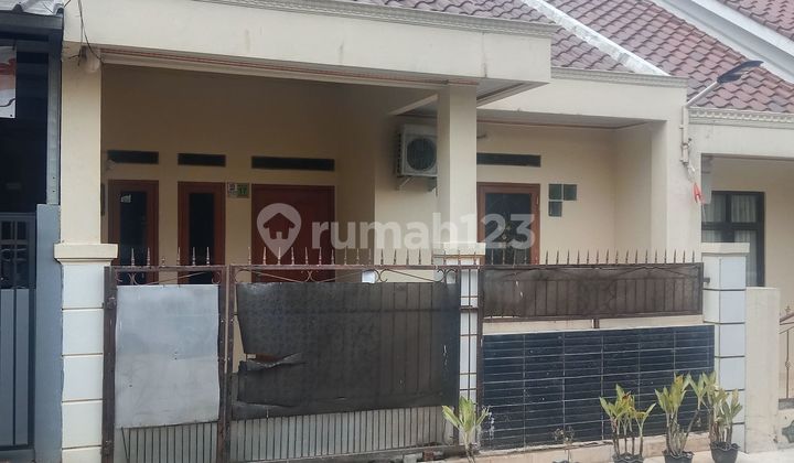 North-Facing House, 9 Minutes to Cilebut Station, Ready for Mortgage J-38632