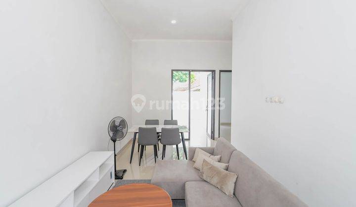 Rumah Hadap Selatan Free Renov 15 Menit ke Mall Pesona Square J31471 2