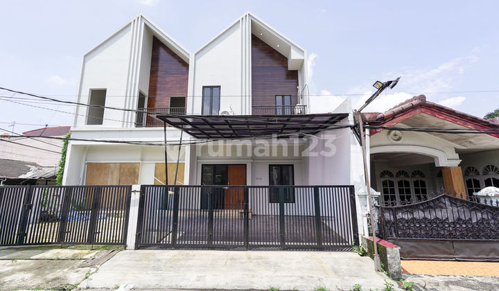 2-Carport House, 15 Minutes to Living World Kota Wisata, Ready to Occupy J40233 2-Carport House, 15 Minutes to Living World Kota Wisata, Ready to Occupy J40233
