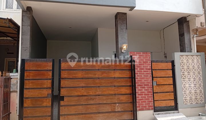 Ready-to-Occupy House in Bekasi, 5 Minutes to Healthcare Facilities and Flood-Free Hospital J38413