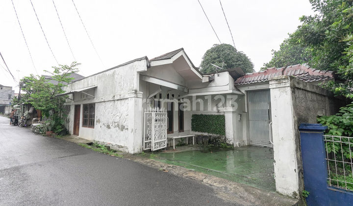 Rumah Asri Tanah Luas 15 Menit ke Gerbang Tol Halim 3 Siap KPR J41396