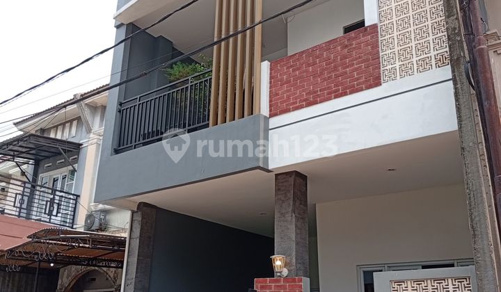 Ready-to-Occupy House in Bekasi, 5 Minutes to Healthcare Facilities and Flood-Free Hospital J38413