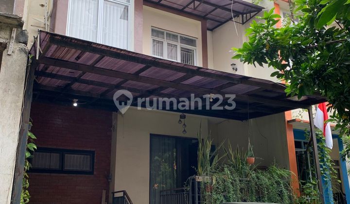 Strategic Home 5 Minutes to RSIA Bunda Ciputat 4 BR East Facing J30939