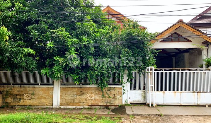 Rumah 4 Kamar Tidur Hadap Selatan 9 Menit ke Living Plaza Pamulang J-17393
