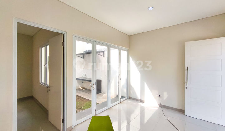 Well-Maintained 3 BR House 7 Minutes to Living Plaza Pamulang with KPR Assistance J36152 2