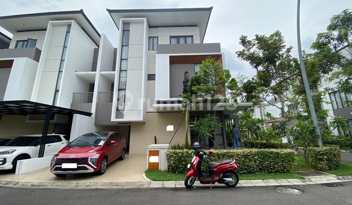 3-Story House 9 Minutes to AEON MALL Jakarta Garden City Ready to Occupy J-35528
