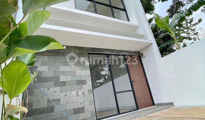 Ready-to-Occupy House 15 Minutes to Jati Warna Toll Gate 1 Facing North J38304