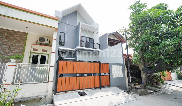 LB 108 East-Facing House 15 minutes to Summarecon Mall Bekasi J-37600