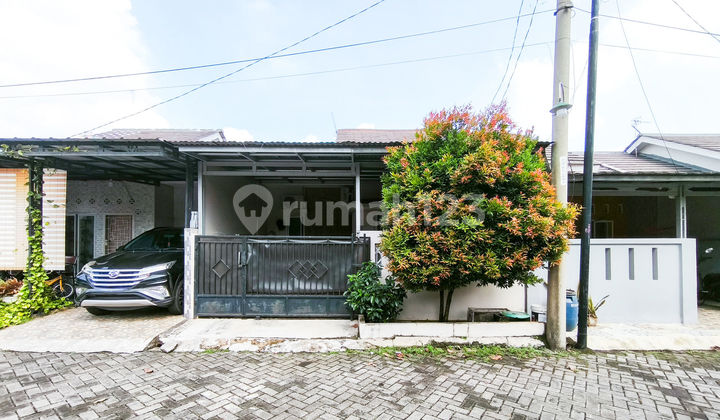 East-facing House near Bojong Gede Station Assisted by KPR J-35773 East-facing House near Bojong Gede Station Assisted by KPR J-35773