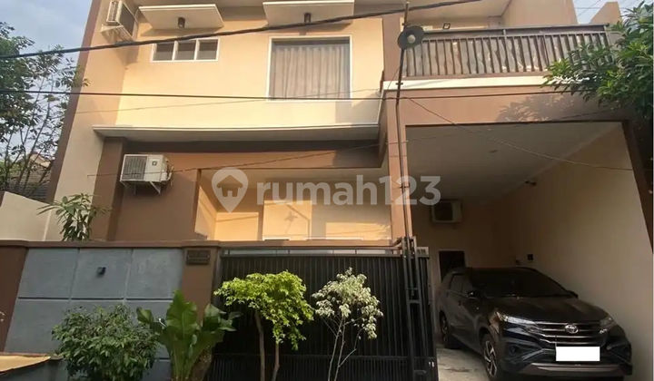 Rumah 4 Kamar 12 Menit ke Grand Galaxy Park LT 135 Hadap Timur J39947