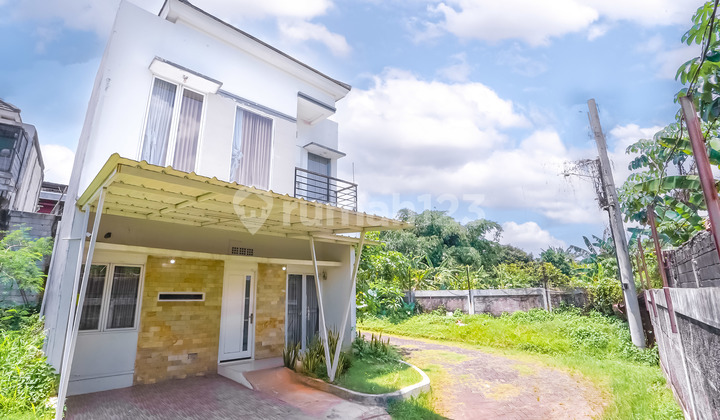 2-Story House with SHM 9 Minutes to Permata Depok Hospital Assisted by Mortgage J-38095