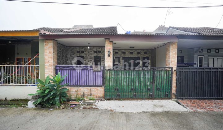 Rumah Hadap Selatan SHM dekat GrandLucky Supermarket BSD City Siap Huni J-23699