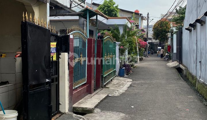 Well-Maintained Second-Hand House 15 Minutes to Eka Hospital Harapan Ready to Occupy J34529 2