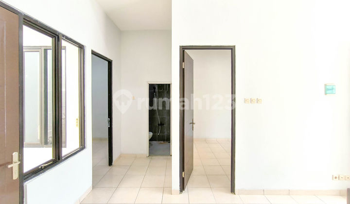 House 10 Minutes to Rs Unimedika Sepatan Tangerang South Facing J-27012