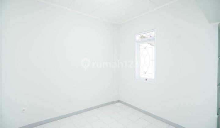 Rumah SHM 2 Lt Cantik Semi Furnished 10 menit ke Stasiun Bojong Gede Free Renovasi J17835 2