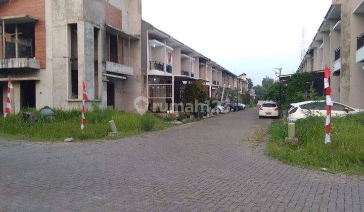 Rumah 2 Lt Ada Carport 10 menit ke CBD Ciledug Family Mall Dibantu KPR J18189 2