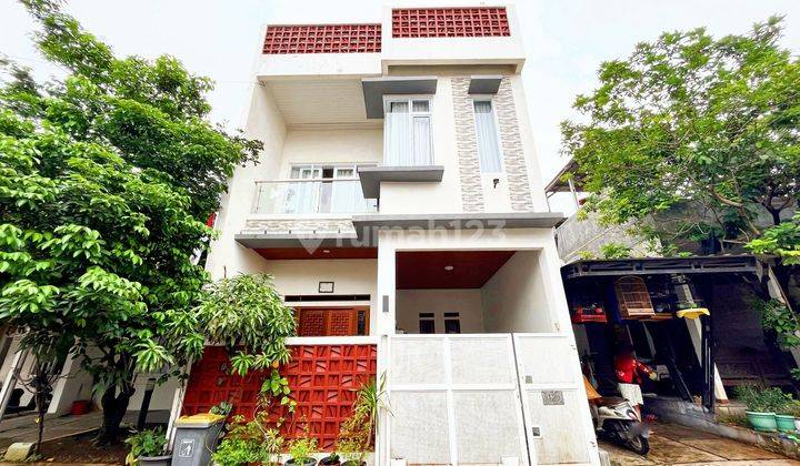 Rumah Cantik 3 Lt Hadap Selatan dekat  Stasiun Cibinong Bisa Nego Dibantu KPR J22606 1