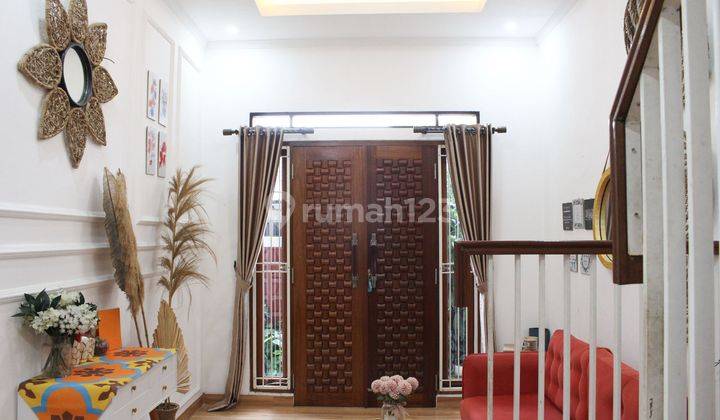 Rumah Cantik 3 Lt Hadap Selatan dekat  Stasiun Cibinong Bisa Nego Dibantu KPR J22606 2