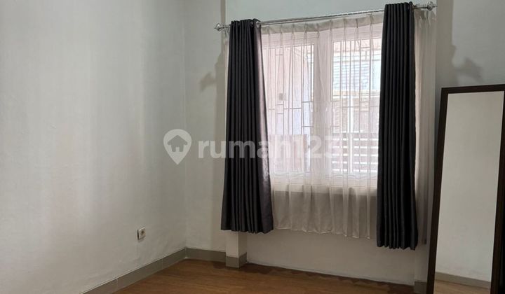 Rumah Strategis Dekat Living World Grand Wisata Bekasi Siap Huni J-32077 2