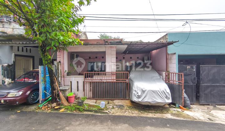 House 15 Minutes to Mall Paradise Walk Serpong with SHM Title, Assisted with Mortgage J-33342