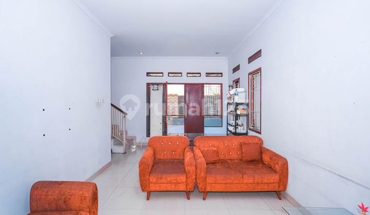 Ready-to-Occupy House 10 Minutes to Cipayung Hospital 2 Floors Eligible for Mortgage J37777 2