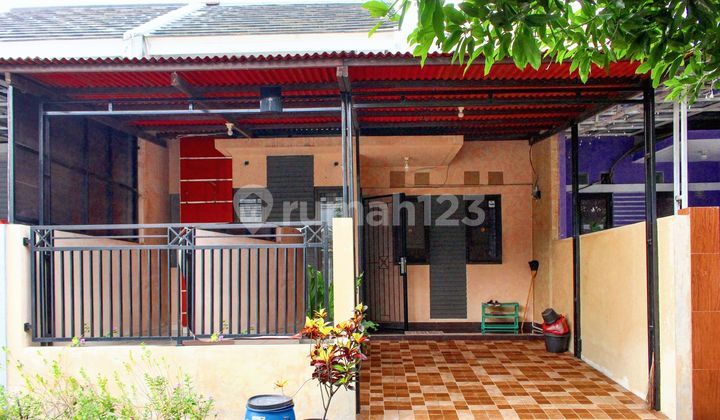 Well-Maintained 1-Story House 15 Minutes to Cimanggis Toll Gate Ready to Occupy J21934
