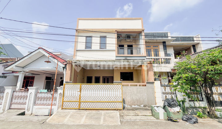 Rumah 6 Kamar Tidur Hadap Timur 12 Menit ke sumarecon mall bekasi J-30635