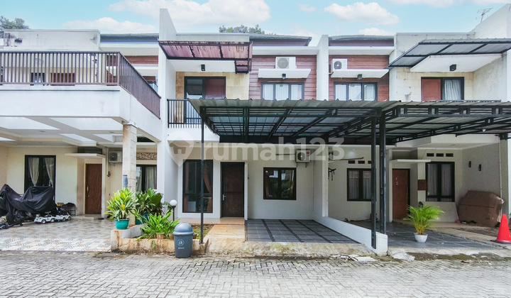 Strategic 5 BR House 3 Minutes to Brigif Toll Gate North Facing J35596
