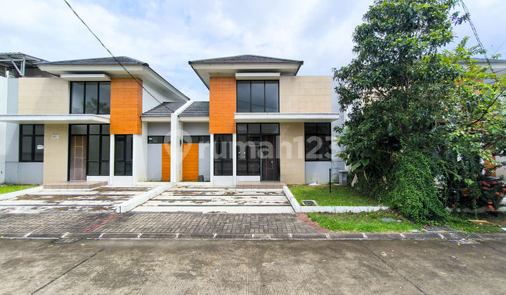 Single Story House 10 Minutes to Ciputra Mall Tangerang South Facing J26008