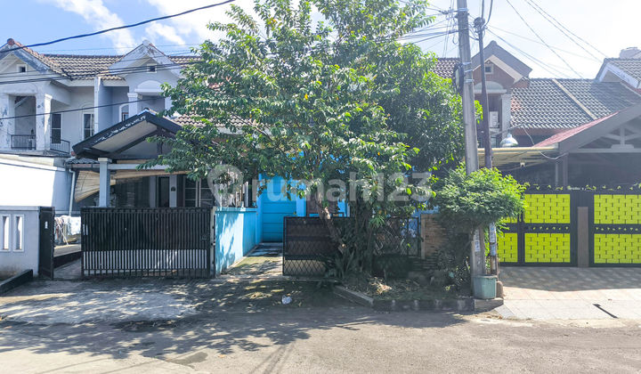 Spacious 3-Bedroom House, 8 Minutes to RSIA Buah Hati Pamulang, Eligible for Mortgage J32643
