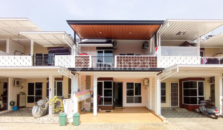 Well-Maintained 2-Story House Near Karawaci 2 Toll Gate East Facing J-25674 Well-Maintained 2-Story House Near Karawaci 2 Toll Gate East Facing J-25674