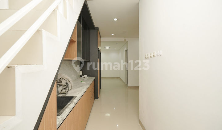 3-Storey House SHM 10 Minutes to Jati Warna Toll Gate 1 Ready for KPR J37855