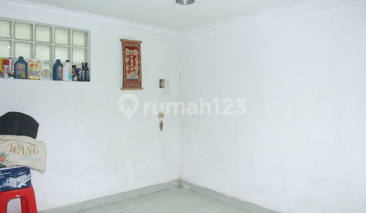 Well-Maintained House, 120m² Land, Near Taman Kota Station, East Facing, J24700 2