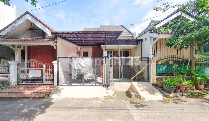 House 10 minutes to Hermina Serpong Hospital Ready to Occupancy Assisted by Mortgage J-33792