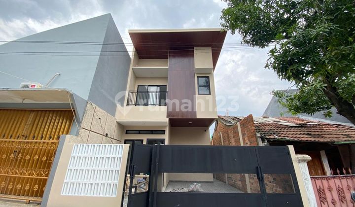 Rumah Siap Huni 15 Menit ke Summarecon Mall Bekasi Hadap Timur J39814