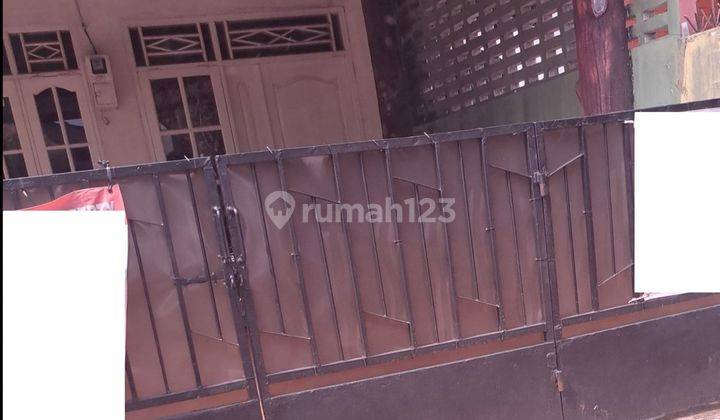 Rumah Luas Strategis Dekat Pusat Perbelanjaan di Pamulang SHM J20787 1