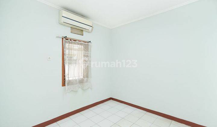 Rumah Strategis dekat Mall di Bekasi Bebas Banjir Semi Furnished J18961 2