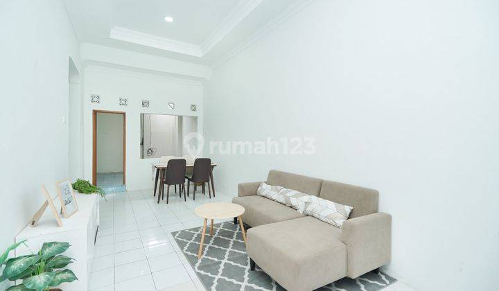 Rumah Hadap Selatan dekat Grand Wisata, Bekasi Semi Furnished J21347 2