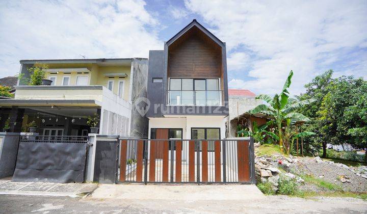 Rumah Modern Idaman 15 Menit ke RS Kartika Husada Bebas Banjir J28060 1