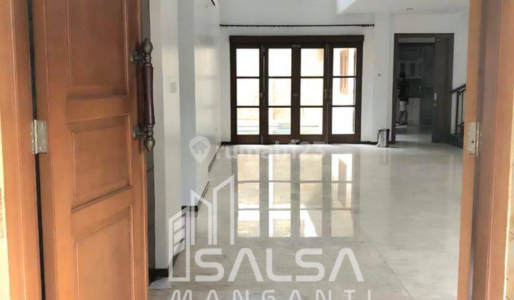 Disewakan Cepat Rumah Cantik Asri Siap Huni Harga Rp.700 Jutaan Kamar Tidur 5 Private Pool Area Senopati Dekat Senayan Dan.sudurman Dan Mabes Senopati.kebayoran Baru Jakarta Selatan 2