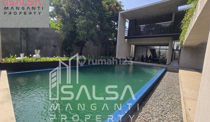 FOR RENT HOUSE BRAND NEW BARU TAMAN CANTIK DAN KOLAM RENANG BAGUS TANAH LUAS 1000 METER HARGA 860 JUTA AREA PERKANTORAN DAN PERBELANJAAN DAN DEKAT SEKOLAH INTERNASIONAL AREA KEMANG AMPERA JAKARTA SELATAN  1