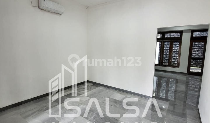 DISEWAKAN CEPAT RUMAH CANTIK BISA KANTOR HARGA RP.450 JUTA NEGO DEKAT BLOK M DAN DEKAT PRAPANCA DAN DEKAT AREA SENOPATI RUMAH BISA KANTOR DAN TEMPAT TINGGAL AREA TIRTAYASA JAKARTA SELATAN 2