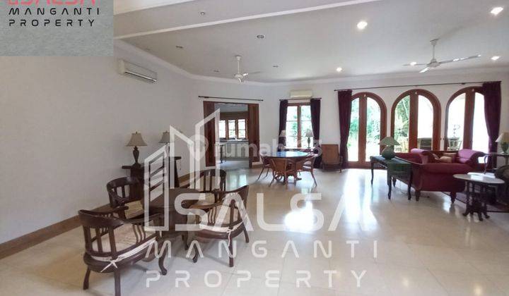 Disewakan Cepat Rumah Cantik Beautiful Furnish Harga Murah Rp.590 Juta Depan 2 Mobil Lokasi Nyaman Asri Private Pool Dan Garden Area Kemang Jakarta Selatan 2