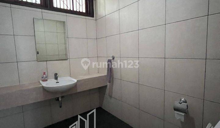 FOR RENT HOUSE RUMAH MURAH BISA KANTOR ATAU TEMPAT TINGGAL HARGA 550 JUTA AREA SENOPATI KEBAYORAN BARU JAKARTA SELATAN 2